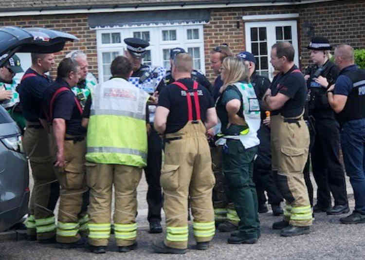 A final briefing for emergency service teams