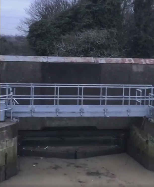 The Purfleet sluice gate from the Thames side.