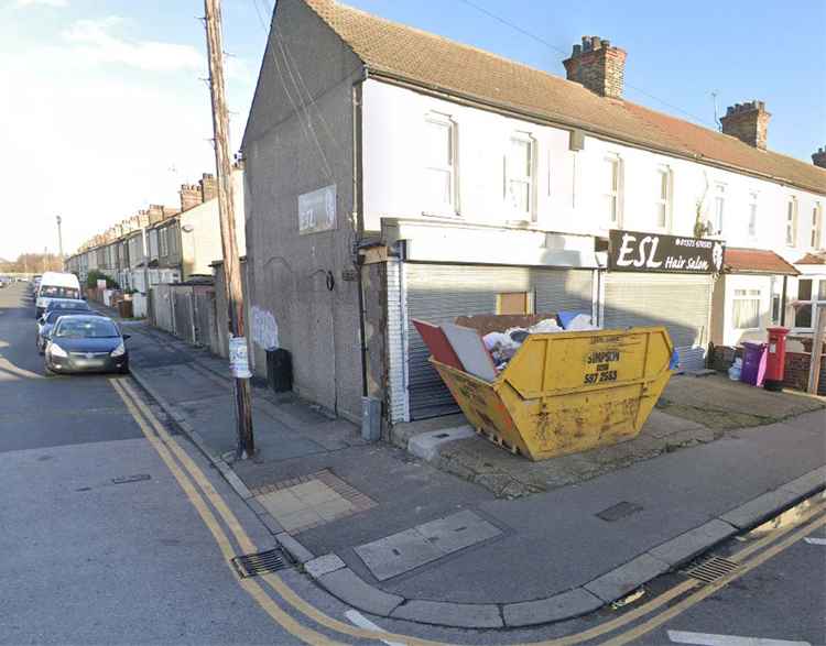 A bid has gone in to turn this empty former launderette into a cafe