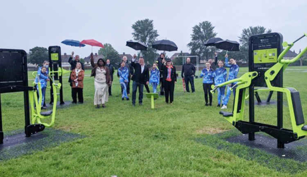 Members of Tilbury Towns Fund Board including MP Jackie Doyle-Price, Thurrock Council leader Cllr Rob Gledhill, local ward councillors and members of the community including Elite Dance Academy.