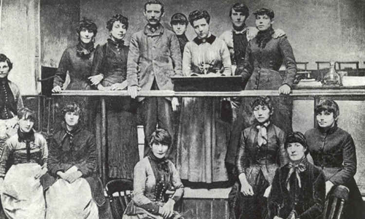 Annie Besant with the strike committee of the Matchmakers' union