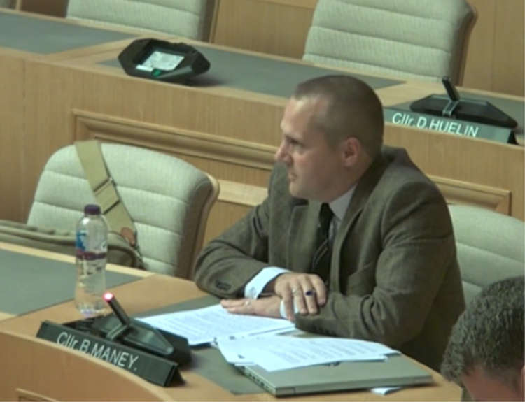 Cllr Ben Maney delivers his message to cabinet.