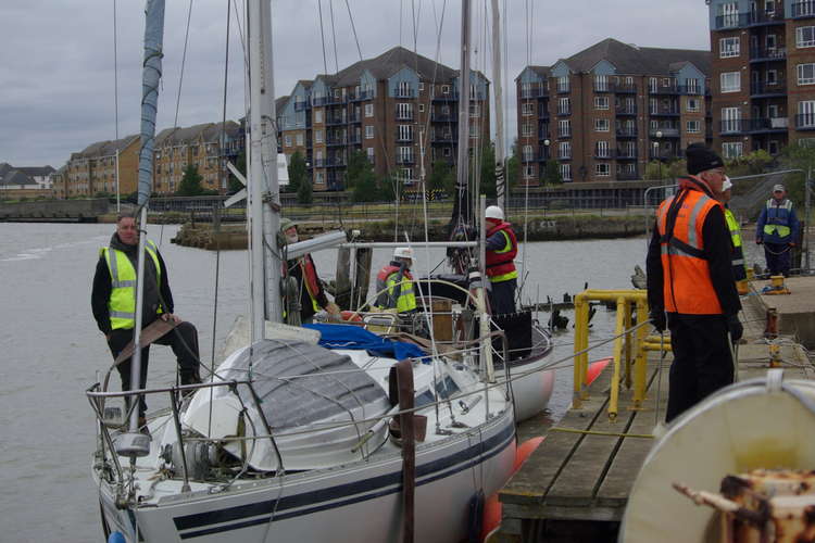 Thurrock Yacht Club members assisting the lift out