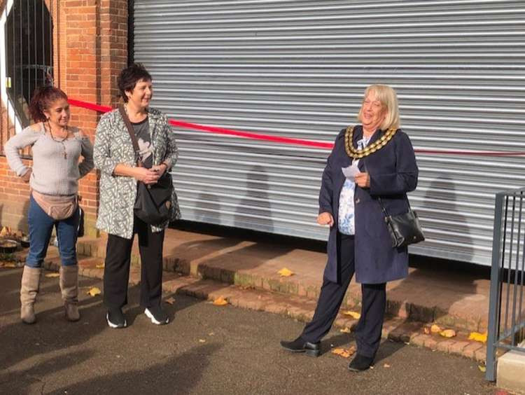 Mayor Cllr Sue Shinnick opens the cafe.