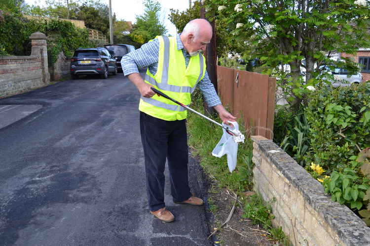 Bridport mayor, Cll Ian Bark, litter picking