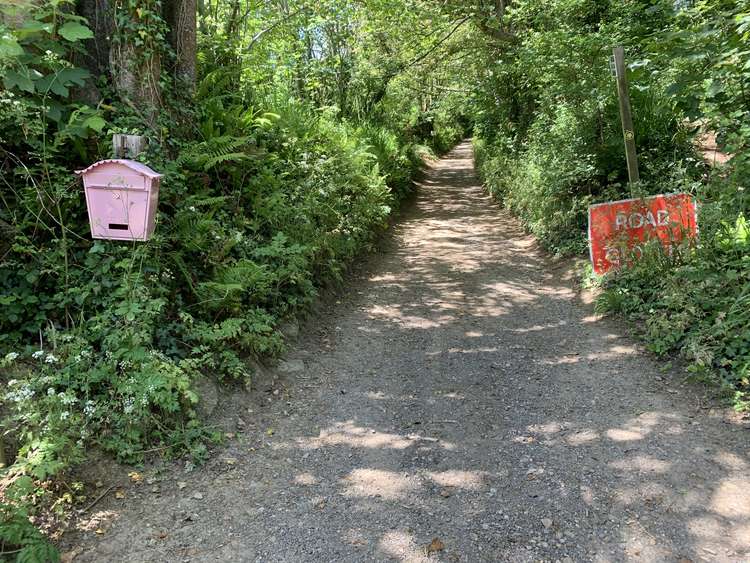 Start of Shute's Lane at the western end of Symondsbury