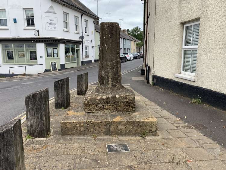 Start on Dorchester Road by the shaft of the market cross