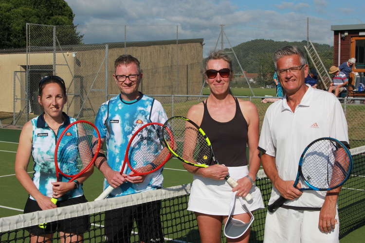 Mixed finalist from l. to r. Jen, Chris, Jo and Barry