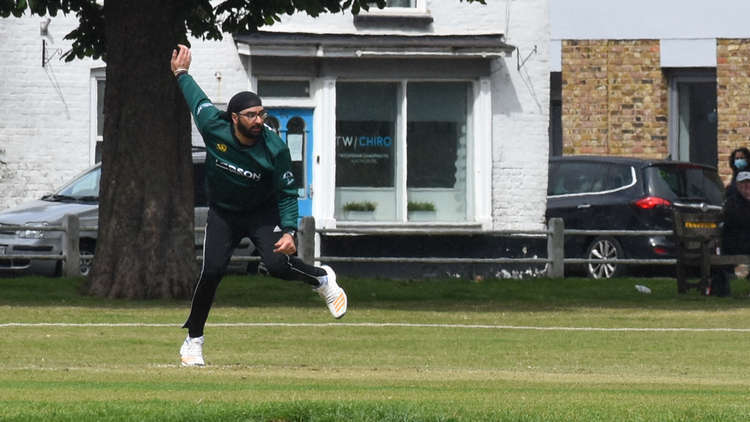 Monty playing on Twickenham Green (Image: Jessica Broadbent, Nub News)