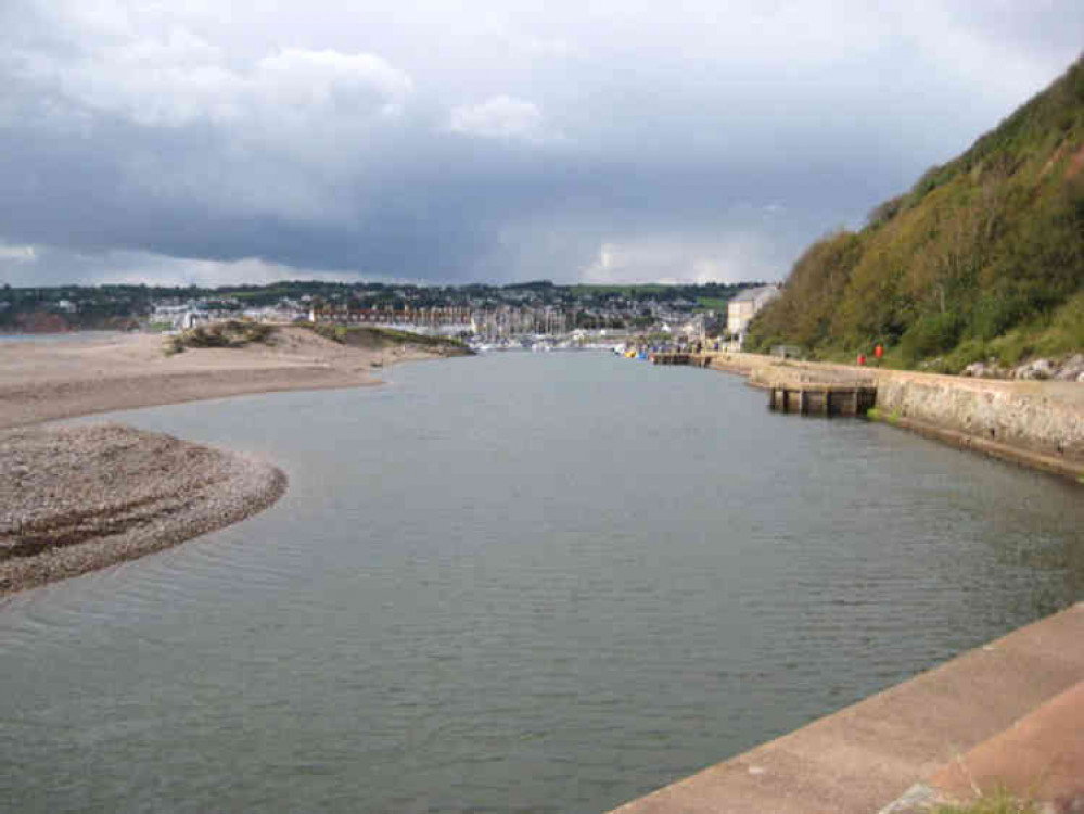 Emergency services were call to Axmouth harbour to assist two kayakers