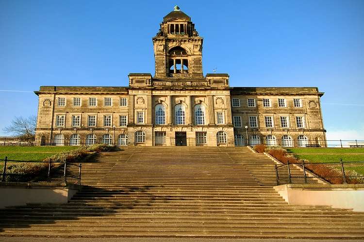 Wallasey Town Hall to go under the hammer?