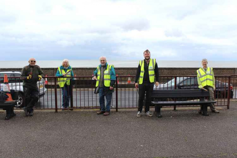 Seaton Councillors Help Spruce Up The Seafront Local News News Seaton Nub News By 