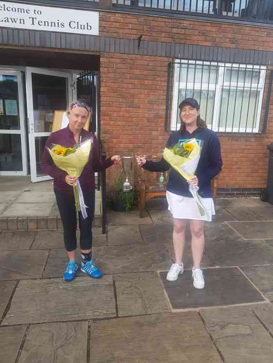 Ladies Winners - Kerry Hall and Louise Fenn