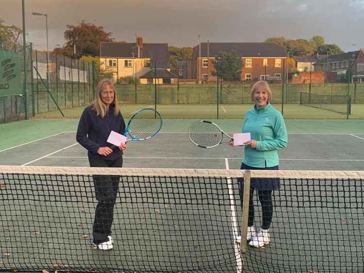 Ladies winners - Jane Cummings and Jackie Simpson