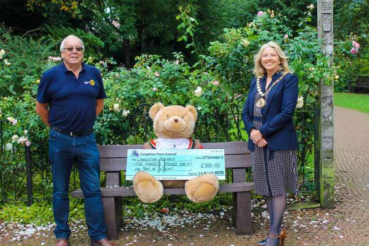 Mayor of Congleton, Cllr Sally Ann Holland presents the town council's cheque for £500 to past president of Rotary, Rod Goodier, who is organising the event.