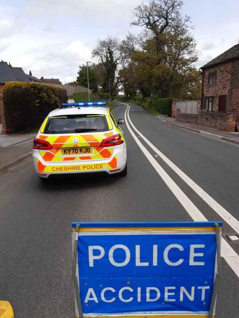 Emergency services on Macclesfield Road in Eaton (Image by Congleton Police)