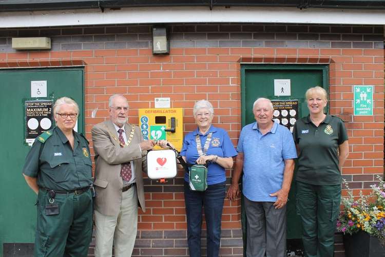 Janet Graham (North West Ambulance Service), Cllr Denis Murphy (Town Mayor), Pat Mart (Lions President), Mike Smith (Chair of Congleton Partnership) and Sam Sellars (North West Ambulance Service).