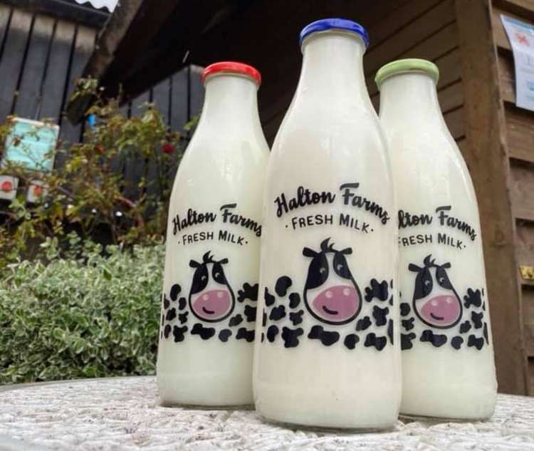 The Congleton dairy farm which promises a 'Cow to Cup' service is hiring. (Image - @Haltonfarmsmilkshack)