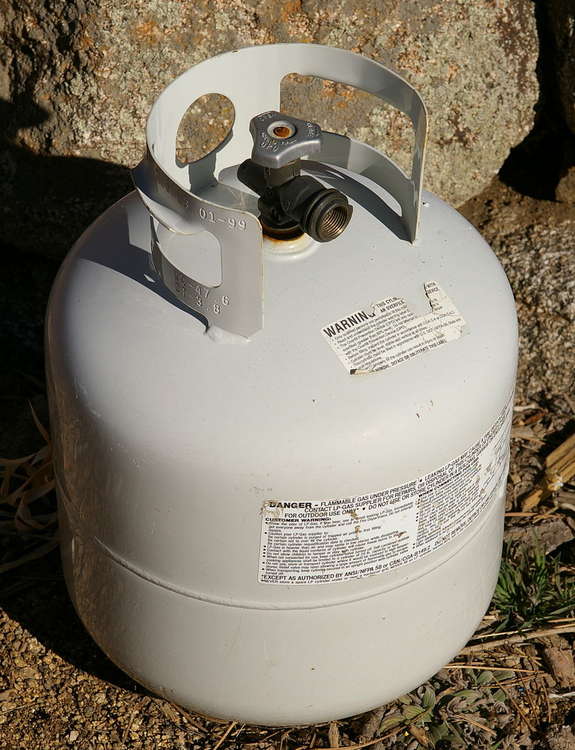 A steel can of propane (not the cannister which caused the explosion). (Image - CC 3.0 Unchanged bit.ly/3BF1DZC Hustvedt)