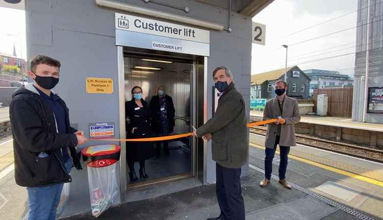 David Rutley cutting the ribbon of the revamped train station lifts (Image: Network Rail)