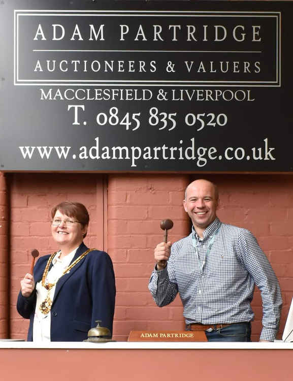 Cllr Sarah Bennnett-Wake was elected as Mayor of Macclesfield on 29th June 2020, here she is pictured with Macc auctioneer Adam Partridge.
