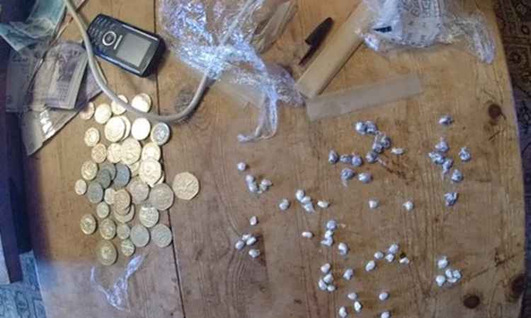This snap from October 2 2020 showed when officers conducted a warrant in Macclesfield. Knives, heroin, crack, and cash on display. (Image - Cheshire Constabulary)