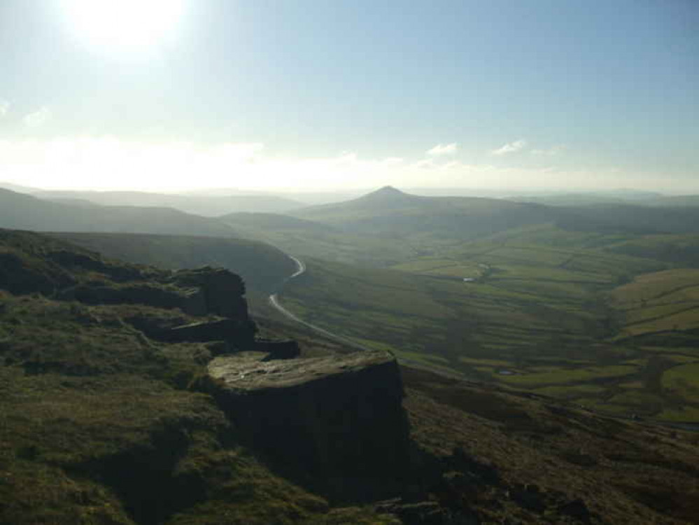 The sun atop Macclesfield's infamous A537 Cat & Fiddle Road. (CC Unchanged Jonathan Wakefield bit.ly/3zAxJGm)