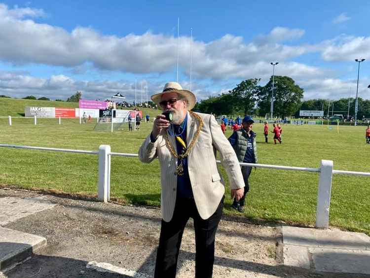 Macclesfield Mayor Cllr David Edwardes presented winning teams with their trophies.