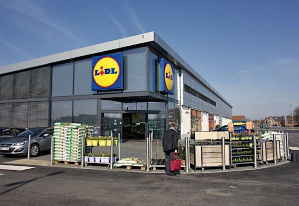 A new Lidl store looking like this could come to Macclesfield soon. (Image CC Unchanged bit.ly/3f4OdO8 Paul Harrop / New Lidl, Hull / CC BY-SA 2.0)