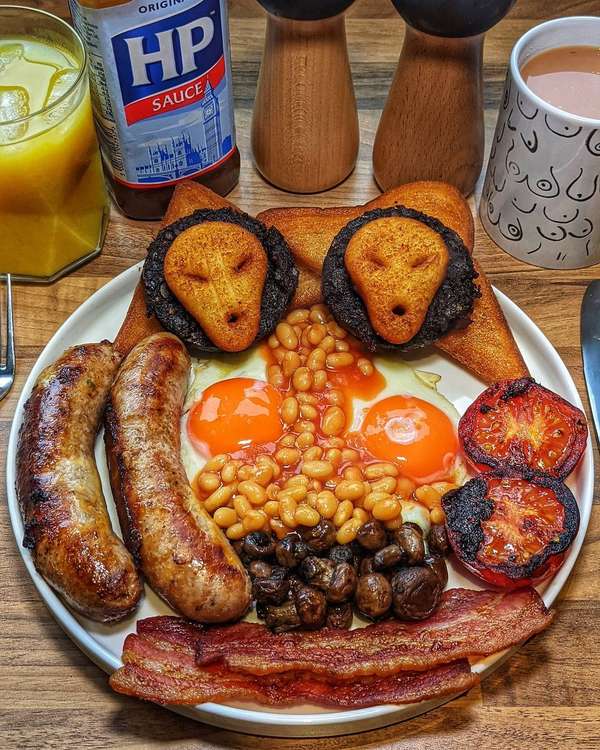 This fry up featuring fried potato inspired by the crisps 'Space Raiders', bagged almost 4,000 likes on Instagram this year. (Image - Samuel Bradbury / @fat.sam.eats)