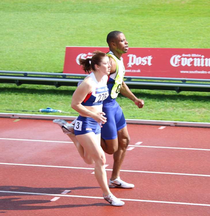 Bollington's Libby Clegg with her guide. The mum-of-one was awarded an MBE in 2017 for her sporting achievements. She will go for gold from September 2-4. Other Athletics events begin with the Paralympics today. (Image CC Marc Unchanged bit.ly/3zi0xmn