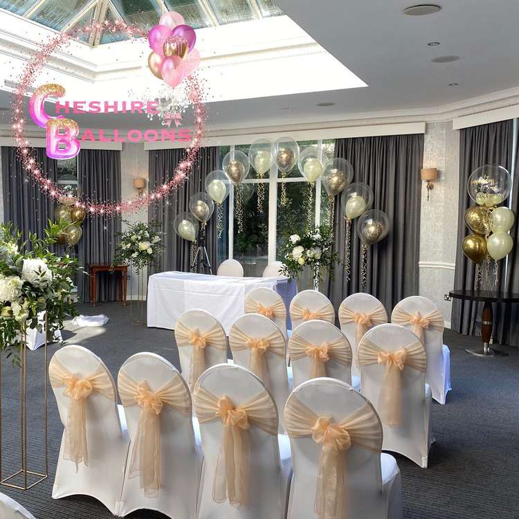 A Cheshire Balloon's wedding display at Macclesfield's Hollin House Hotel & Restaurant.