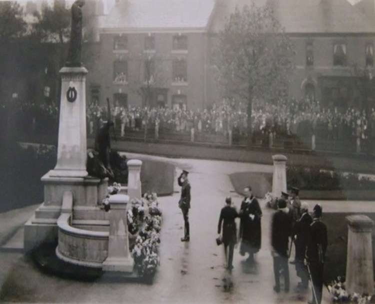 MACC IN TIME: The unveiling of Macclesfield Cenotaph 100 years ago.