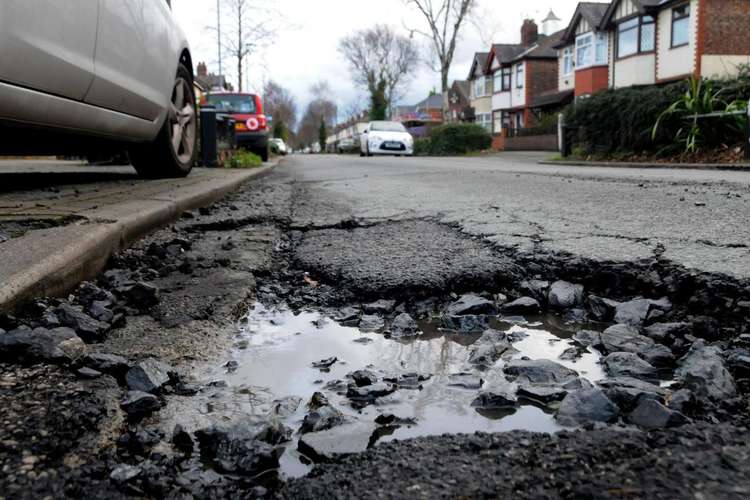 Chelmsford contractor Ringway Jacobs fill in potholes in Macclesfield.