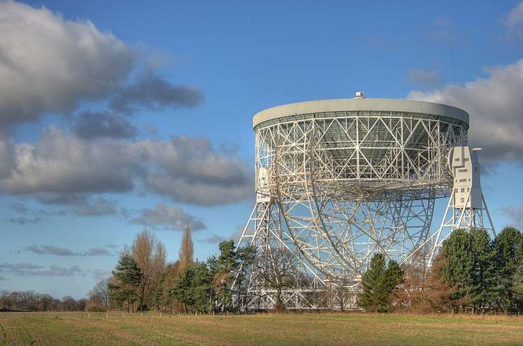 Jodrell Bank, home of The Lovell Telescope is the highest-performing non-human on our Macclesfield Twitter influencer list. (Image CC 4.0 Unchanged Mike Peel; Jodrell Bank Centre for Astrophysics, University of Manchester bit.ly/3iBCSqT)