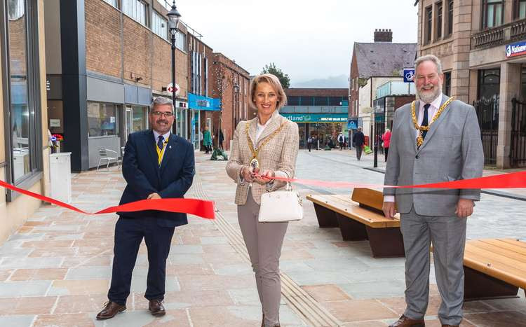 Councillor Nick Mannion, chair of Cheshire East Council's economy and growth committee, Cheshire East mayor councillor Sarah Pochin, and Macclesfield mayor councillor David Edwardes cut the ribbon to mark the official reopening of Castle Street