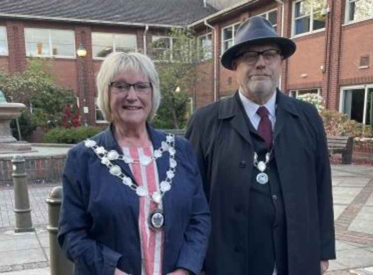 Leek's new Mayor Cllr Lyn Swindlehurst with new Deputy Mayor Cllr Bill Cawley. Image credit: Leek Town Council