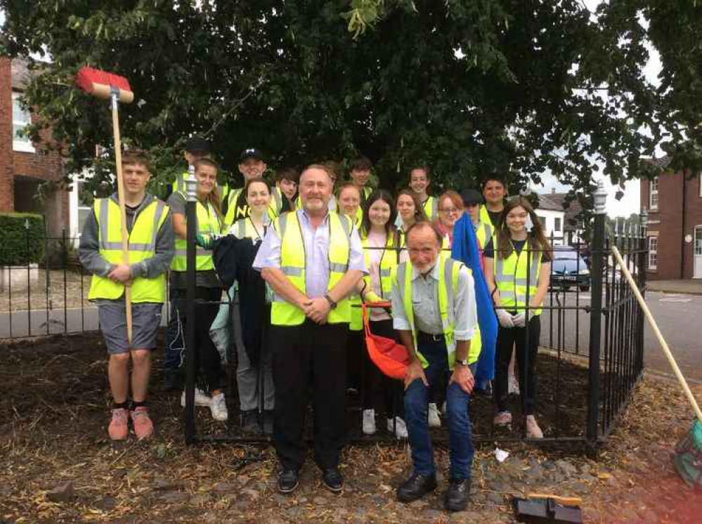 Sandbach Clean team – picture taken pre-Covid-19.