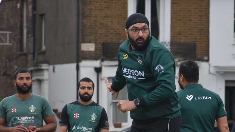 Monty Panesar playing on Twickenham Green