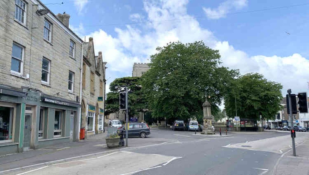 More businesses are expected to open in Axminster this weekend, including local pubs