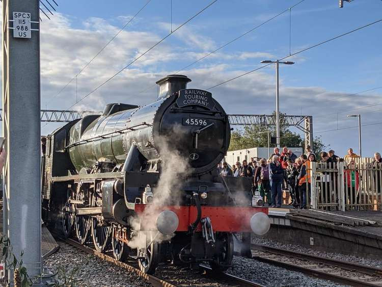 The Bahamas steam locomotive left Ealing Broadway at 6:20am on Saturday 16, October. (Image: Richard Smith @richardavsmith)