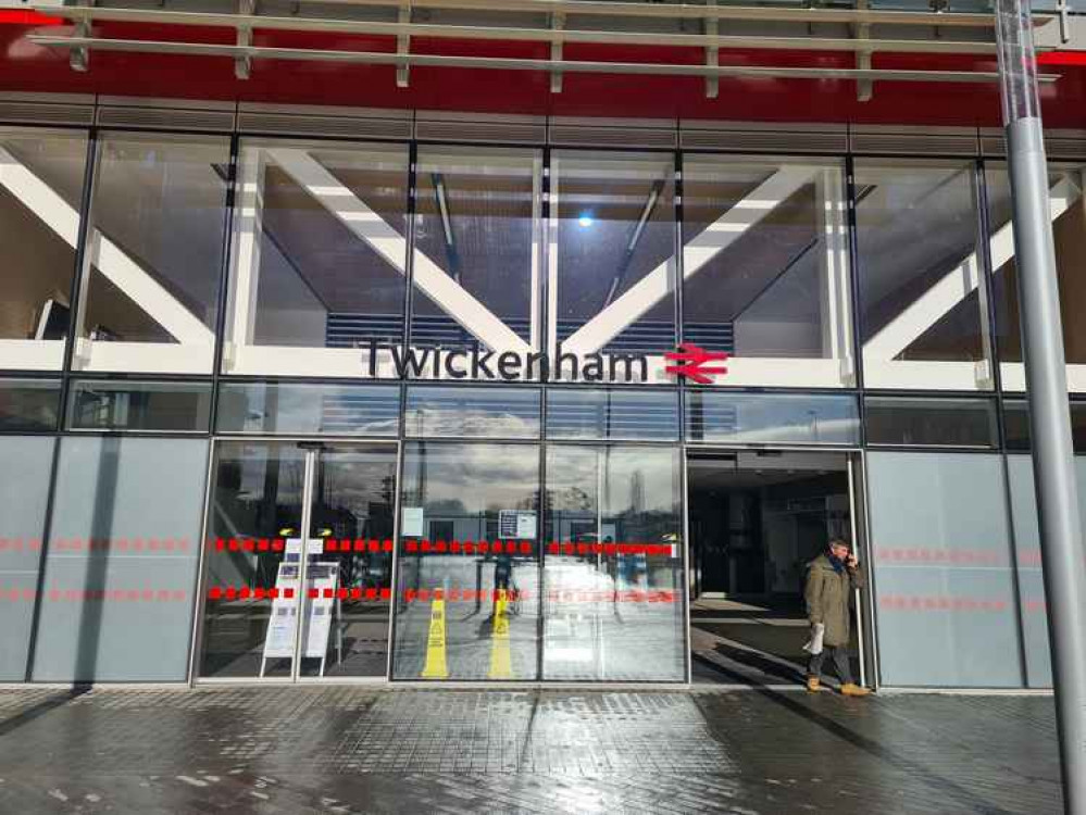 Entrance to Twickenham railway station