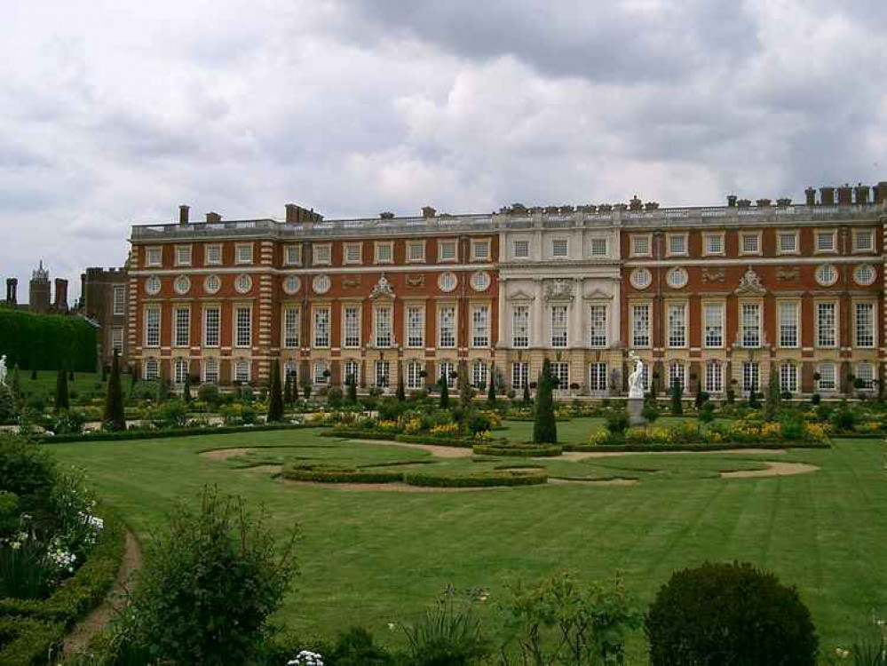 Formal gardens at Hampton Court Palace (Image: edwin.11 via Flickr)