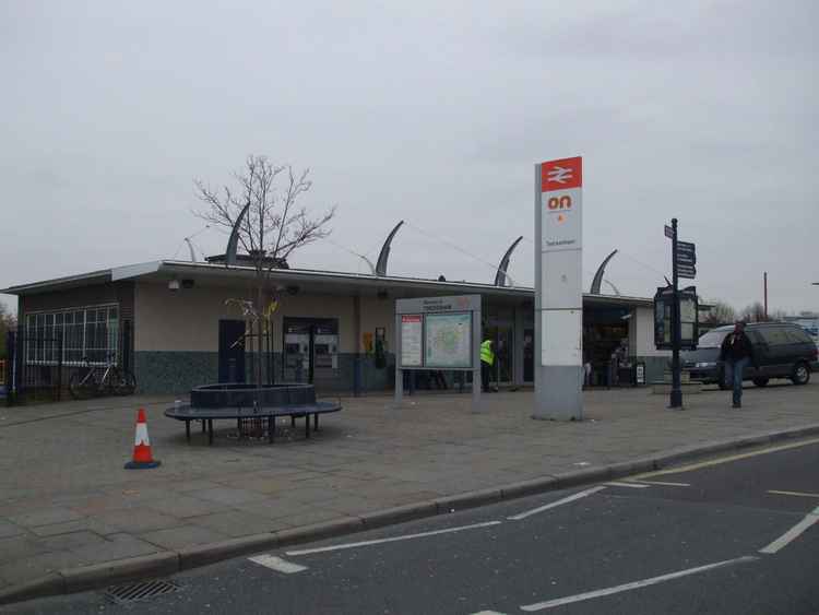 The main entrance to Twickenham Station, 2008 (picture: Sunil060902)