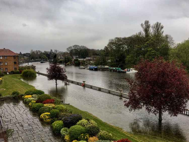 Flooding along Twickenham riverside (Image: Ruth Wadey)