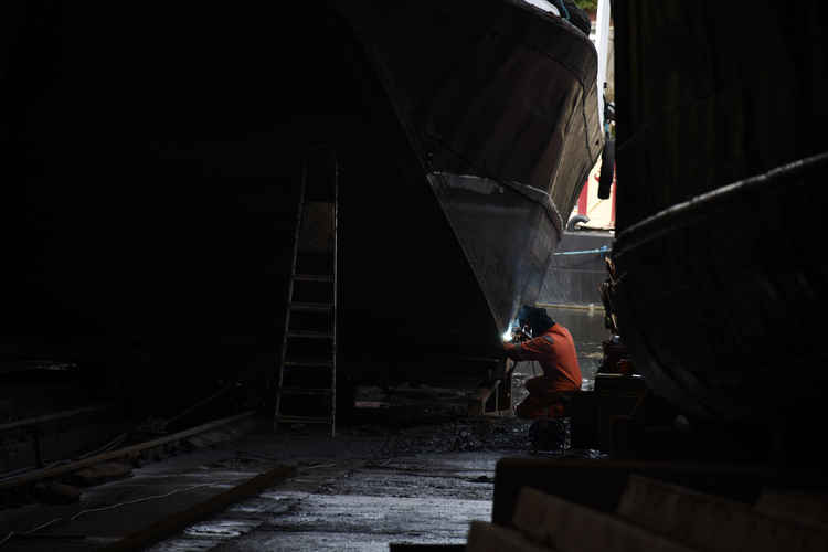 To get to Lee's studio you pass through Eel Pie Island's iconic boatyard (Image: Jessica Broadbent)