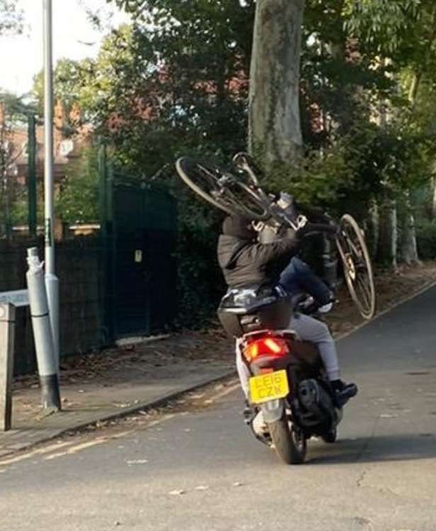 The thieves speeding away with Radville's bike. Credit: @ldnparks.