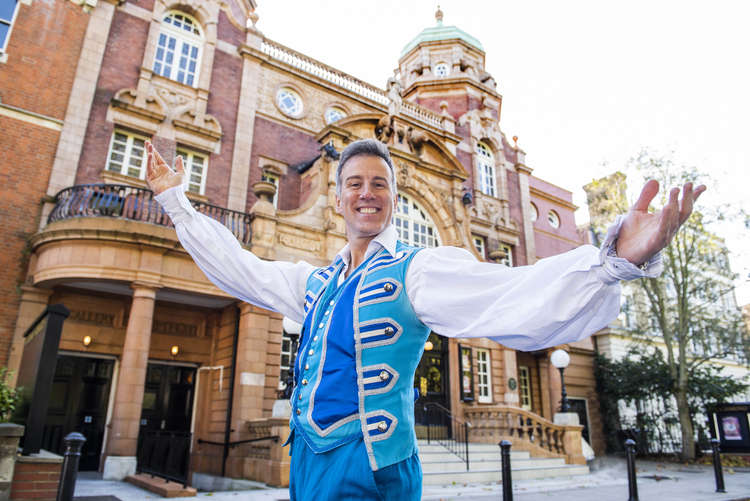 Anton Du Beke in Cinderella in Richmond Theatre (c) Benjamin Mole.