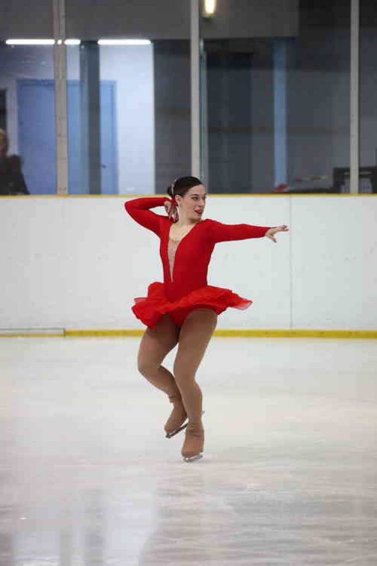 Hitchin's renowned Elizabeth Dennis in competition on the ice