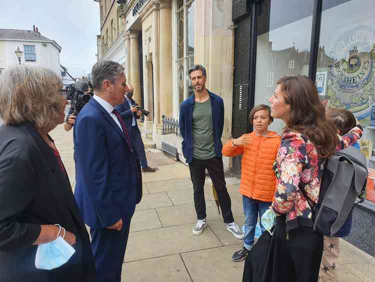 EXCLUSIVE: NUB NEWS UP CLOSE WITH LABOUR LEADER SIR KEIR STARMER. PICTURE: Sir Keir Starmer speaking to successful Hitchin author Zoe Folbigg and her family. CREDIT: Hitchin Nub News